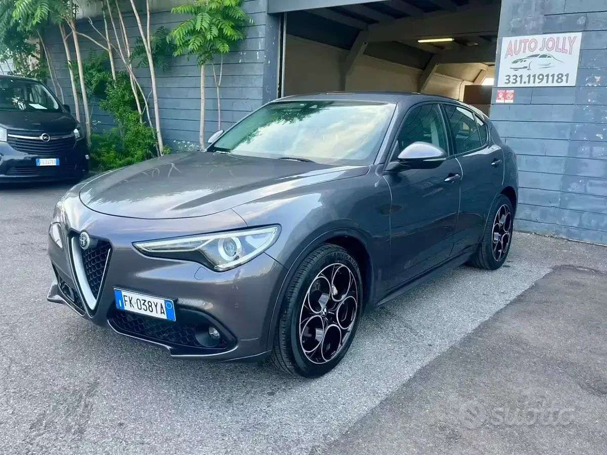 Usata Alfa Romeo Stelvio Executive 179 CV (131 kW) 2017 Grigio SUV