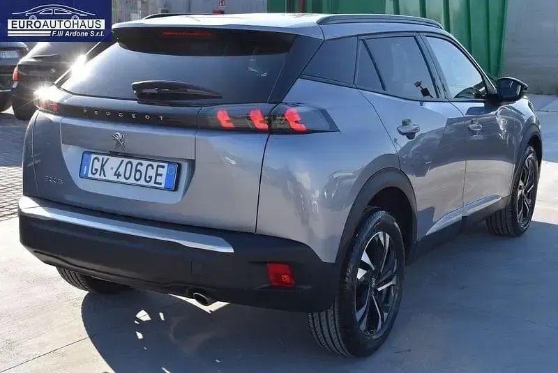 Usata Peugeot 2008 Allure 131 CV (96 kW) 2022 Grigio SUV