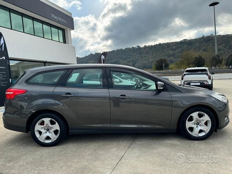 Usata Ford Focus 120 CV (88 kW) 2015 Grigio Station wagon