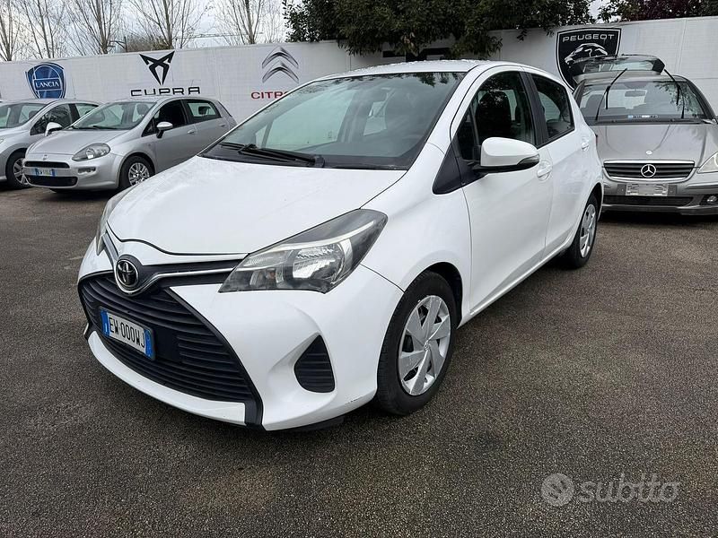Usata Toyota Yaris 90 CV (66 kW) 2014 Bianco Utilitaria