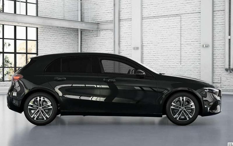 Usata Mercedes A180 Advanced 116 CV (85 kW) 2024 Nero Utilitaria