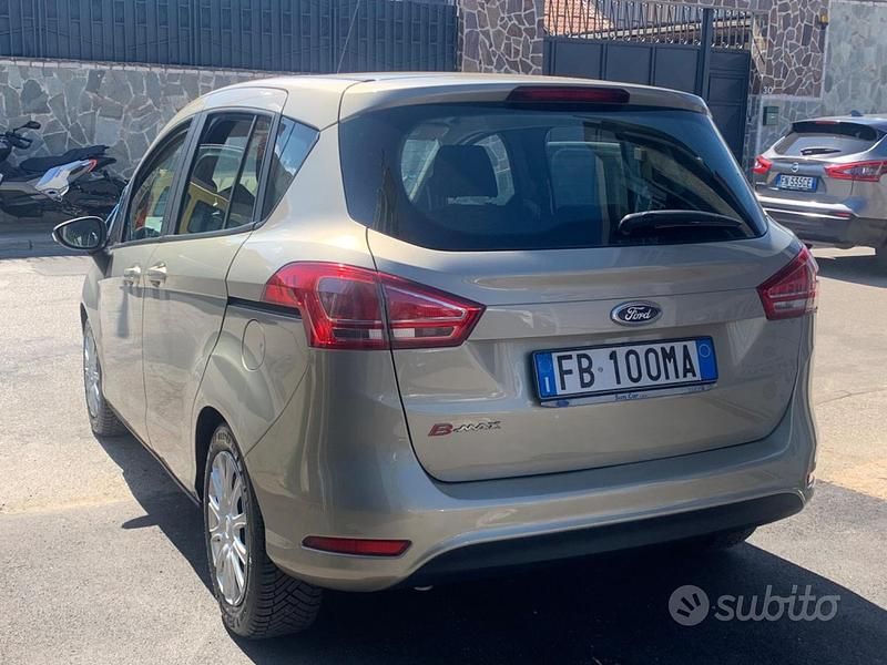 Usado Ford B-MAX Titanium 90 CV (66 kW) 2015 Amarillo Monovolumen
