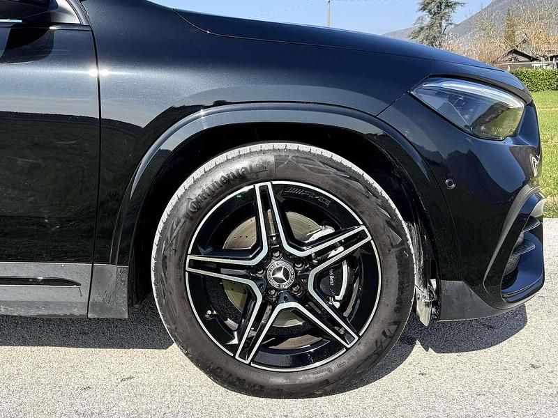 Käytetty Mercedes GLA180 AMG Line Premium 116 HP (85 kW) 2023 Musta Katumaasturi