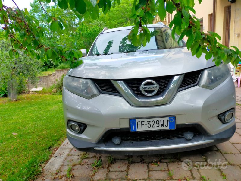 Grigio Usata 2017 Nissan X-Trail Acenta SUV | 13.900 € (Buon prezzo) - Immagine 1/4