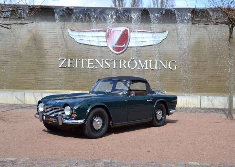 Verde Usata 1965 Triumph TR4 Cabrio | 32.500 € - Immagine 1/4
