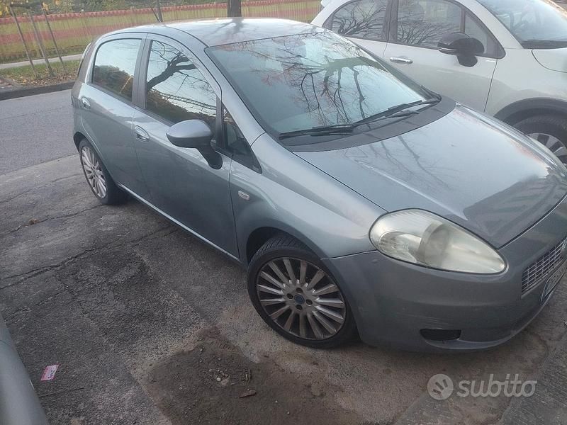 Grigio Usata 2008 Fiat Grande Punto Due volumi | 2000 € (Ottimo prezzo) - Immagine 1/4