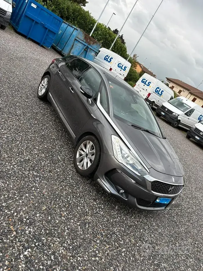 Usata DS Automobiles DS5 Connected Chic 120 CV (88 kW) 2017 Grigio Utilitaria