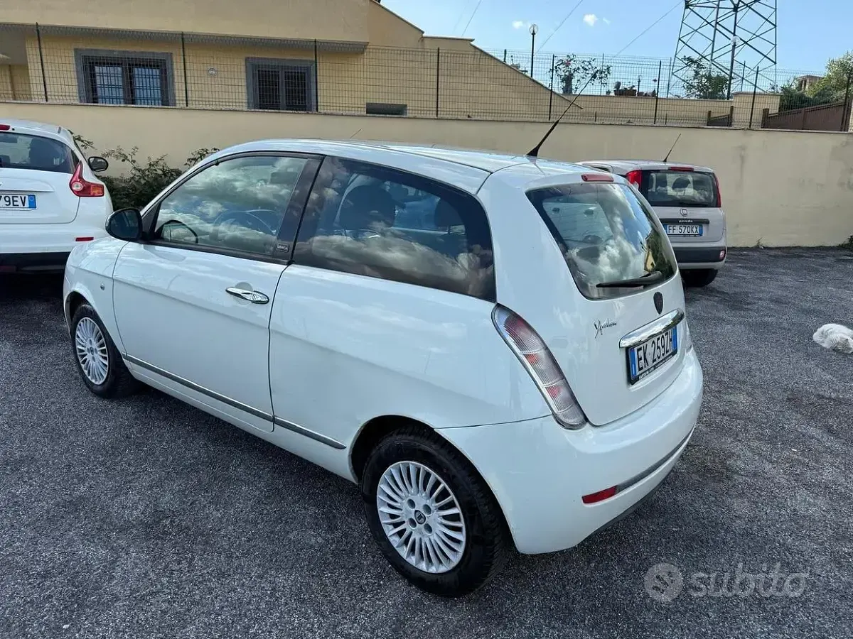 Usata Lancia Ypsilon 77 CV (56 kW) 2012 Bianco Utilitaria