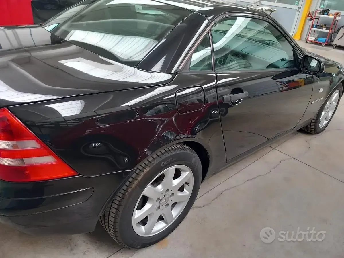Usata Mercedes SLK230 193 CV (141 kW) 1999 Nero Cabrio