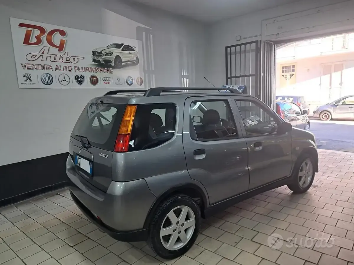 Usata Suzuki Ignis 94 CV (69 kW) 2005 Grigio Utilitaria