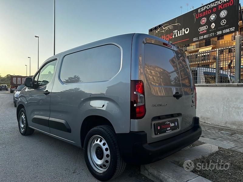 Usata Fiat Doblò 102 CV (75 kW) 2023 Grigio Monovolume