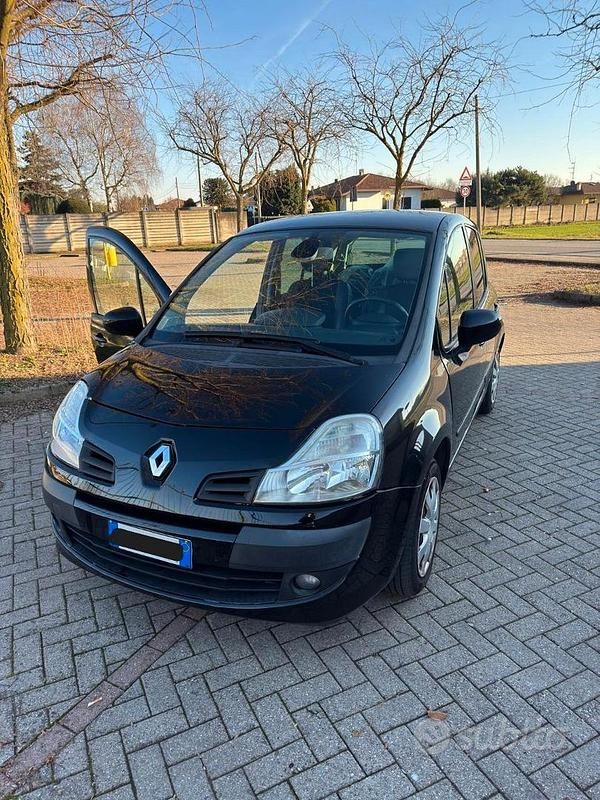 Usata Renault Modus 74 CV (54 kW) 2012 Nero Monovolume