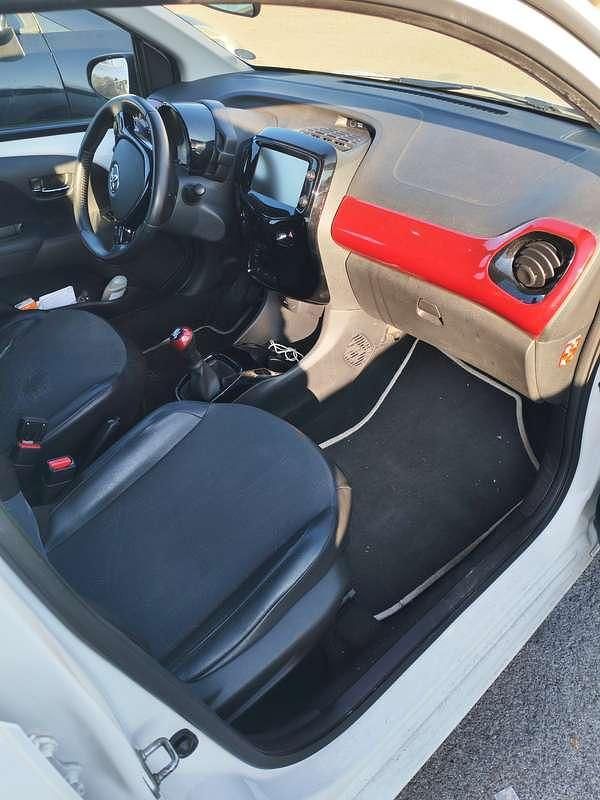 Usata Toyota Aygo X-wave 69 CV (50 kW) 2017 Bianco Utilitaria