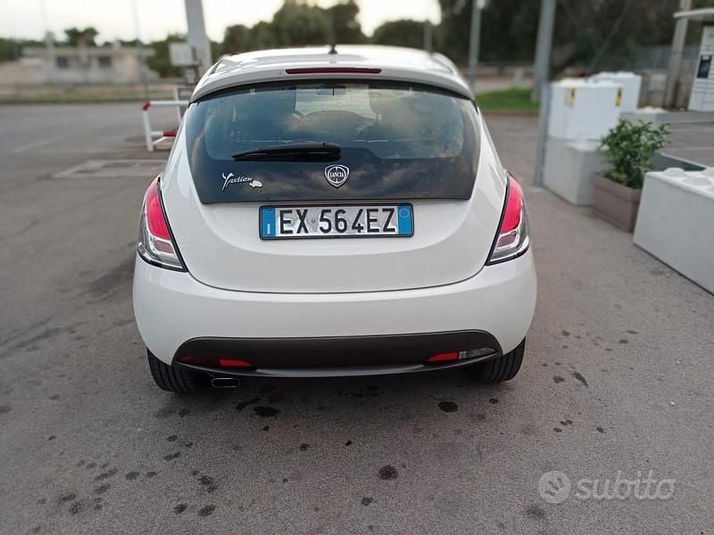 Usata Lancia Ypsilon 69 CV (50 kW) 2014 Bianco Utilitaria