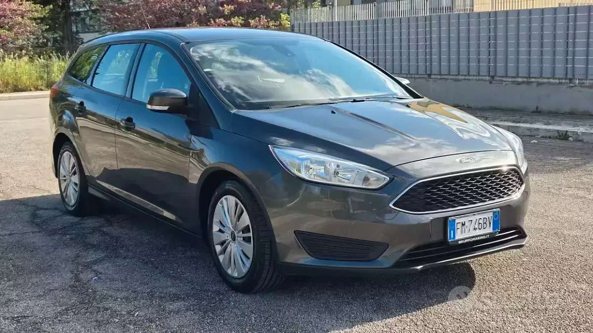 Usata Ford Focus Titanium 120 CV (88 kW) 2017 Grigio Station wagon