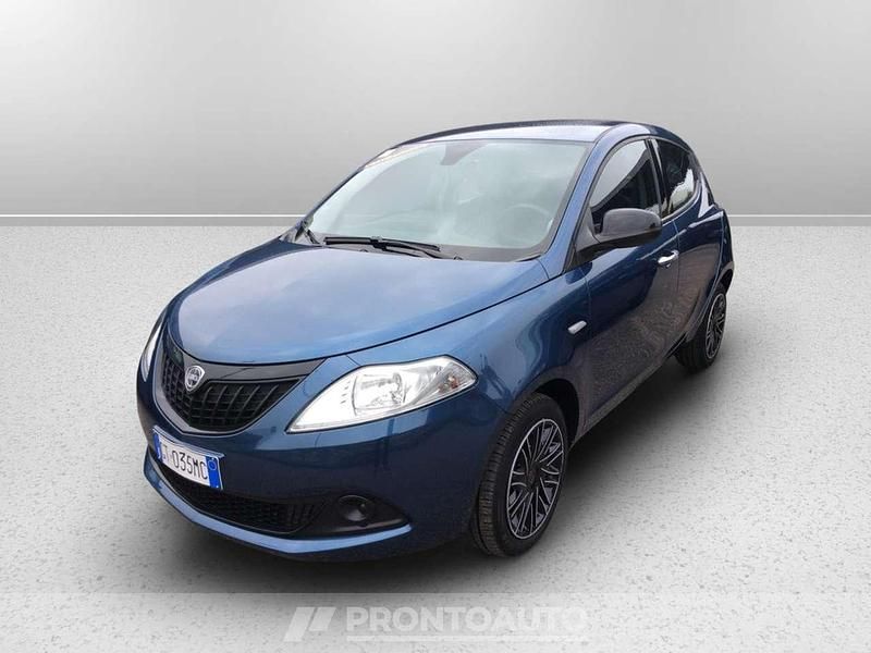 Usata Lancia Ypsilon S 70 CV (51 kW) 2024 Blu/azzurro Utilitaria