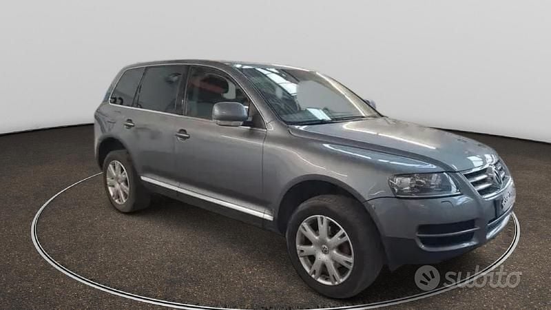 Usata VW Touareg Exclusive 174 CV (127 kW) 2006 Grigio SUV