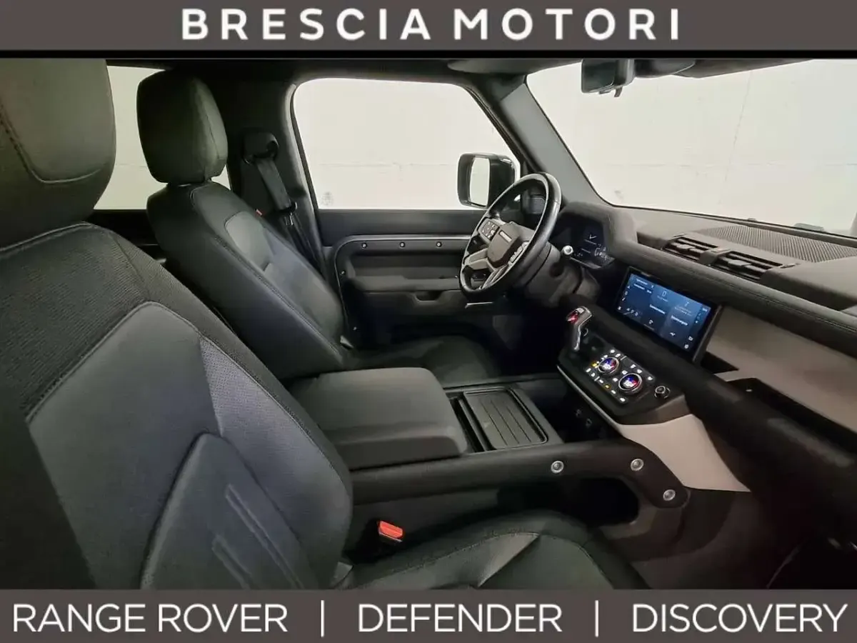 Usata Land Rover Defender Dynamic 249 CV (183 kW) 2021 Eiger grey SUV