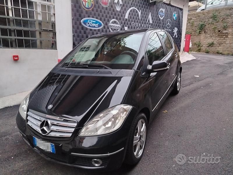 Usata Mercedes A180 108 CV (79 kW) 2010 Nero Berlina