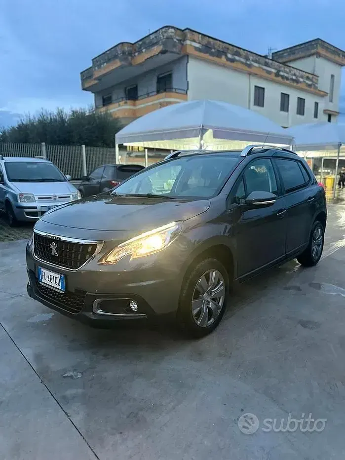 Usata Peugeot 2008 Allure 82 CV (60 kW) 2017 Grigio SUV
