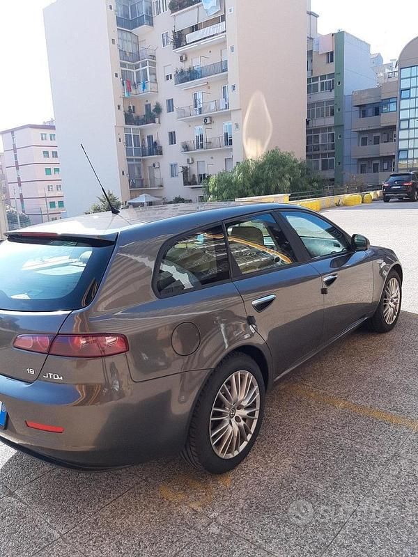 Usata Alfa Romeo 159 120 CV (88 kW) 2008 Grigio Station wagon