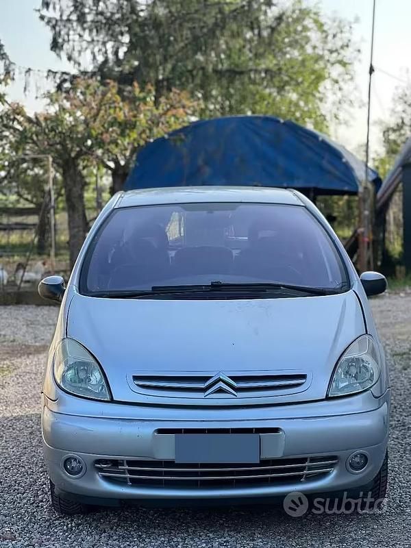 Usata Citroën Xsara Picasso 109 CV (80 kW) 2006 Grigio Monovolume