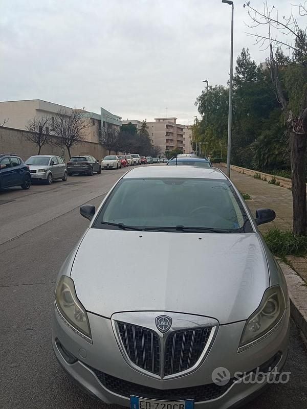 Usata Lancia Delta 120 CV (88 kW) 2011 Grigio Utilitaria