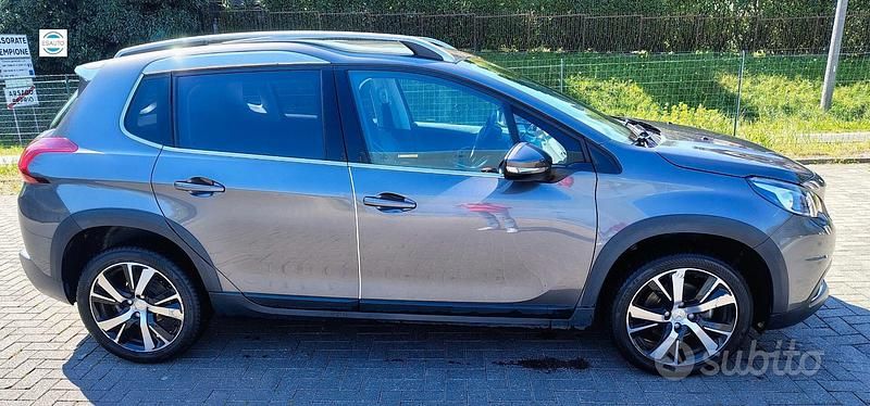 Usata Peugeot 2008 GT-line 110 CV (80 kW) 2017 Grigio SUV