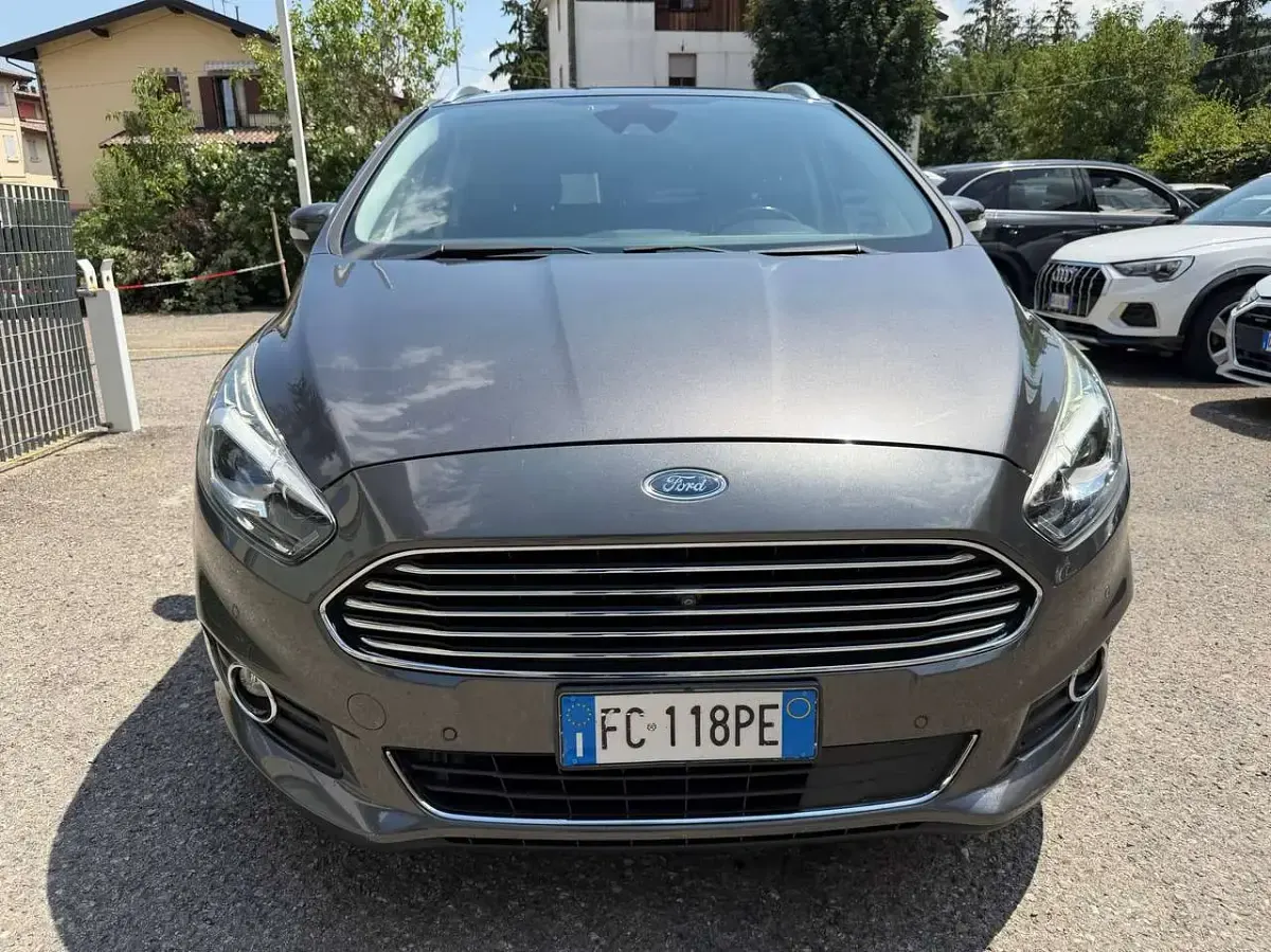 Usata Ford S-MAX Titanium 150 CV (110 kW) 2016 Grigio Monovolume
