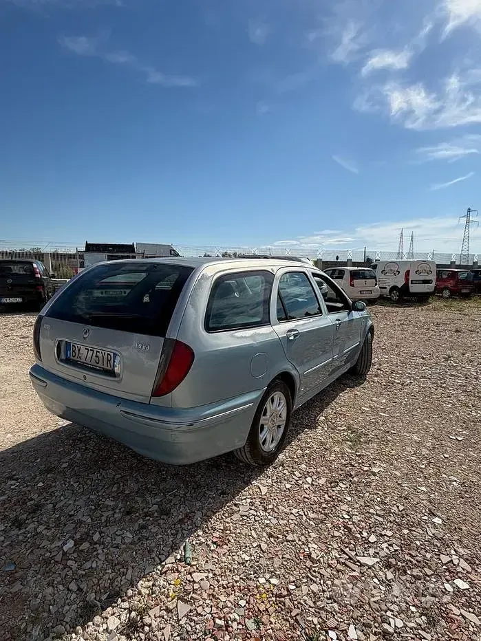 Usata Lancia Lybra 105 CV (77 kW) 2000 Verde Station wagon