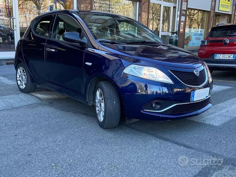Usata Lancia Ypsilon 69 CV (50 kW) 2016 Blu/azzurro Utilitaria