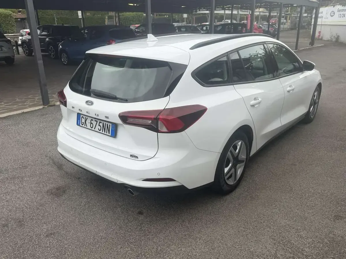 Begagnad Ford Focus Business Edition 120 HK (88 kW) 2022 Vit Kombi