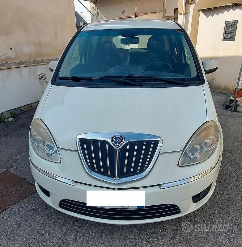 Usata Lancia Musa 95 CV (69 kW) 2012 Bianco Monovolume