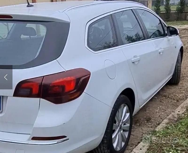 Bianco Usata 2014 Opel Astra Active Station wagon | 2000 € (Super prezzo) - Immagine 1/4