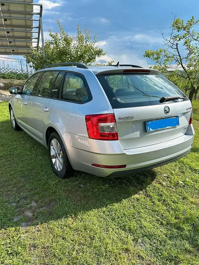 Usata Skoda Octavia 131 CV (96 kW) 2020 Grigio Station wagon