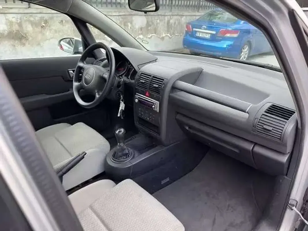Usata Audi A2 75 CV (55 kW) 2002 Argento Utilitaria
