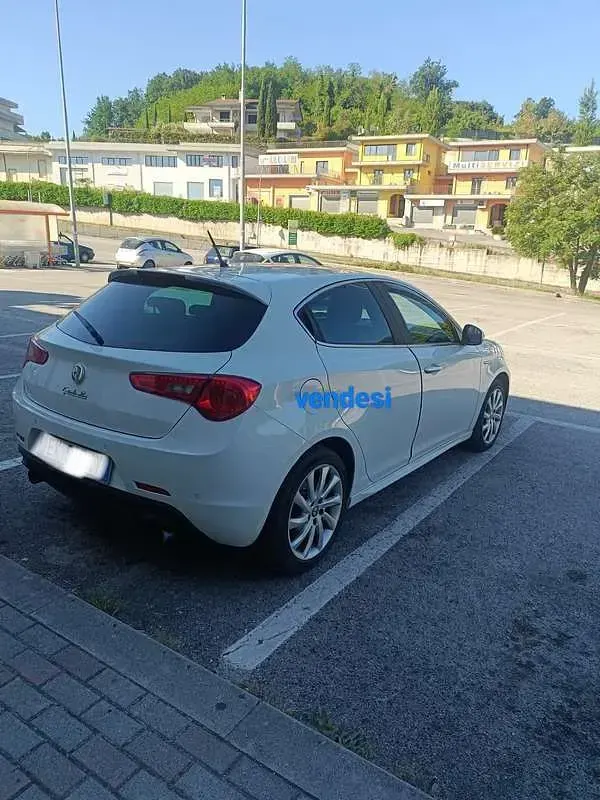 Usata Alfa Romeo Giulietta Distinctive 140 CV (102 kW) 2012 Utilitaria