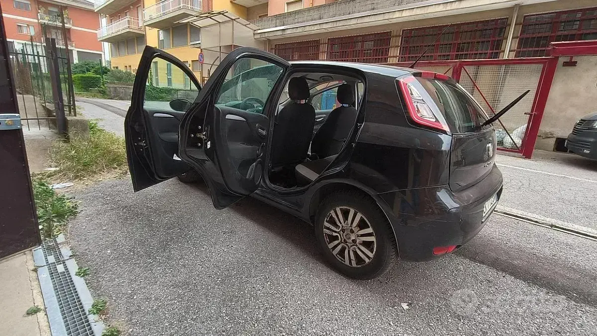 Usata Fiat Grande Punto 90 CV (66 kW) 2012 Nero Utilitaria