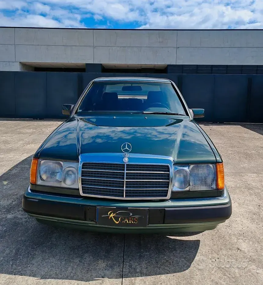 Usata Mercedes 190 136 CV (100 kW) 1989 Verde Berlina
