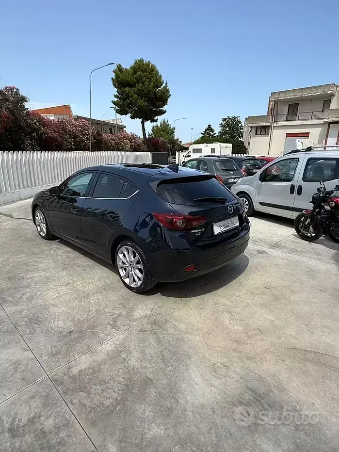 Usata Mazda 3 Exceed 105 CV (77 kW) 2017 Bluazzurro Berlina