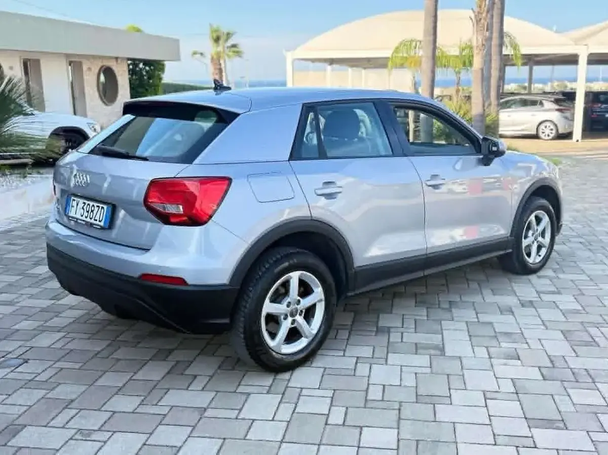 Usata Audi Q2 Business 116 CV (85 kW) 2019 Argento SUV
