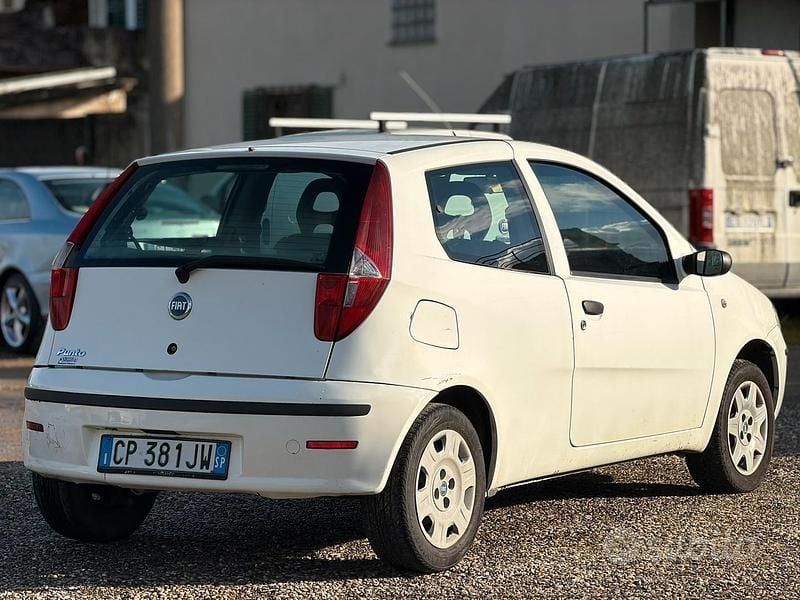 Usata Fiat Punto Dynamic 59 CV (43 kW) 2005 Bianco Utilitaria