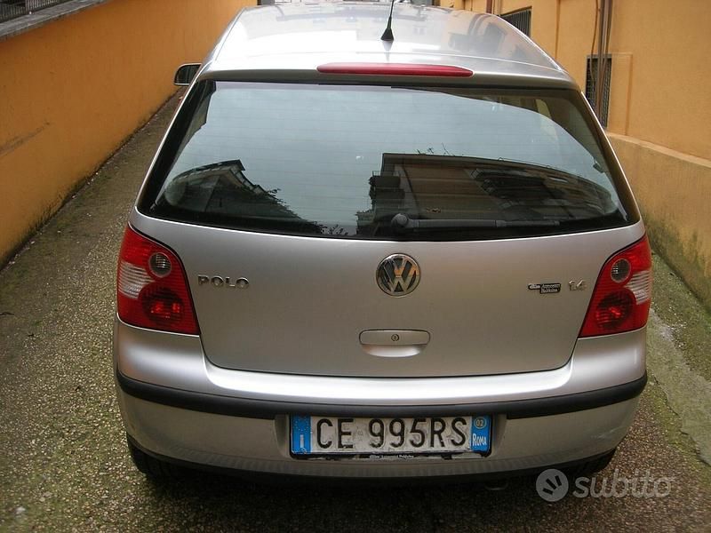 Usata VW Polo Comfortline 75 CV (55 kW) 2002 Grigio Berlina