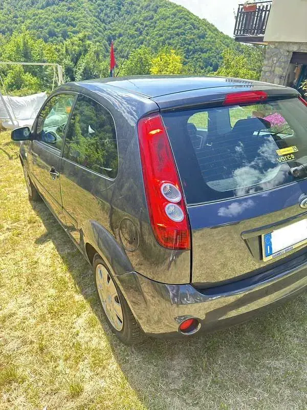 Usata Ford Fiesta Titanium 75 CV (55 kW) 2007 Utilitaria