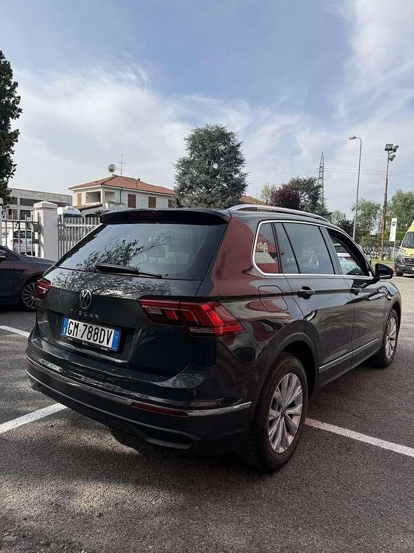 Usata VW Tiguan Elegance 150 CV (110 kW) 2022 Grigio scuro SUV