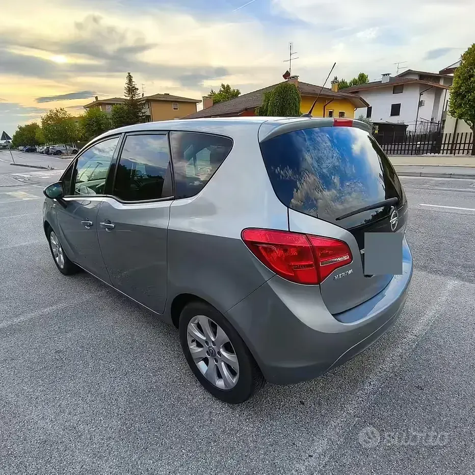 Usata Opel Meriva 95 CV (69 kW) 2011 Grigio Monovolume