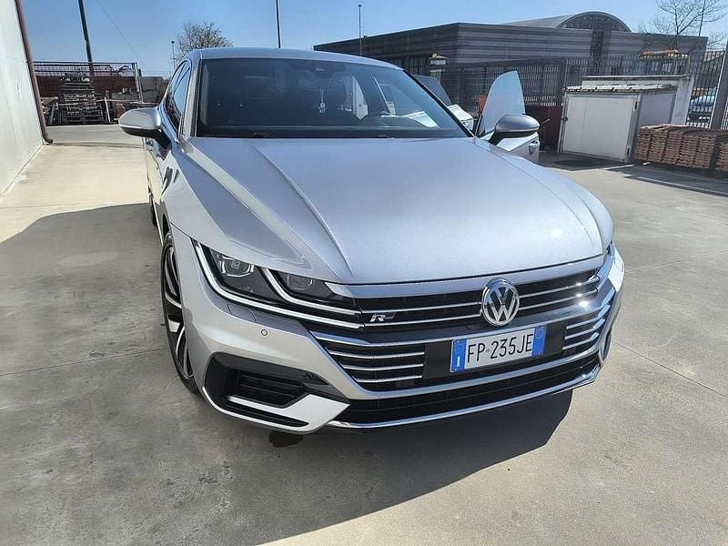 Usata VW Arteon Sportline 190 CV (139 kW) 2018 Grigio Utilitaria