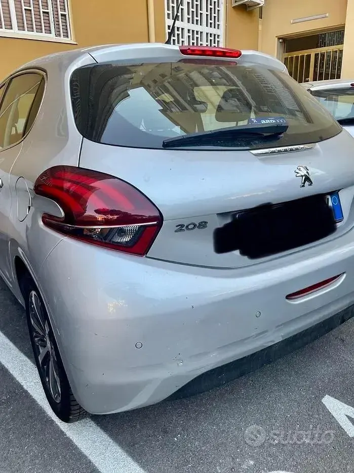 Usata Peugeot 208 Allure 82 CV (60 kW) 2017 Grigio Utilitaria