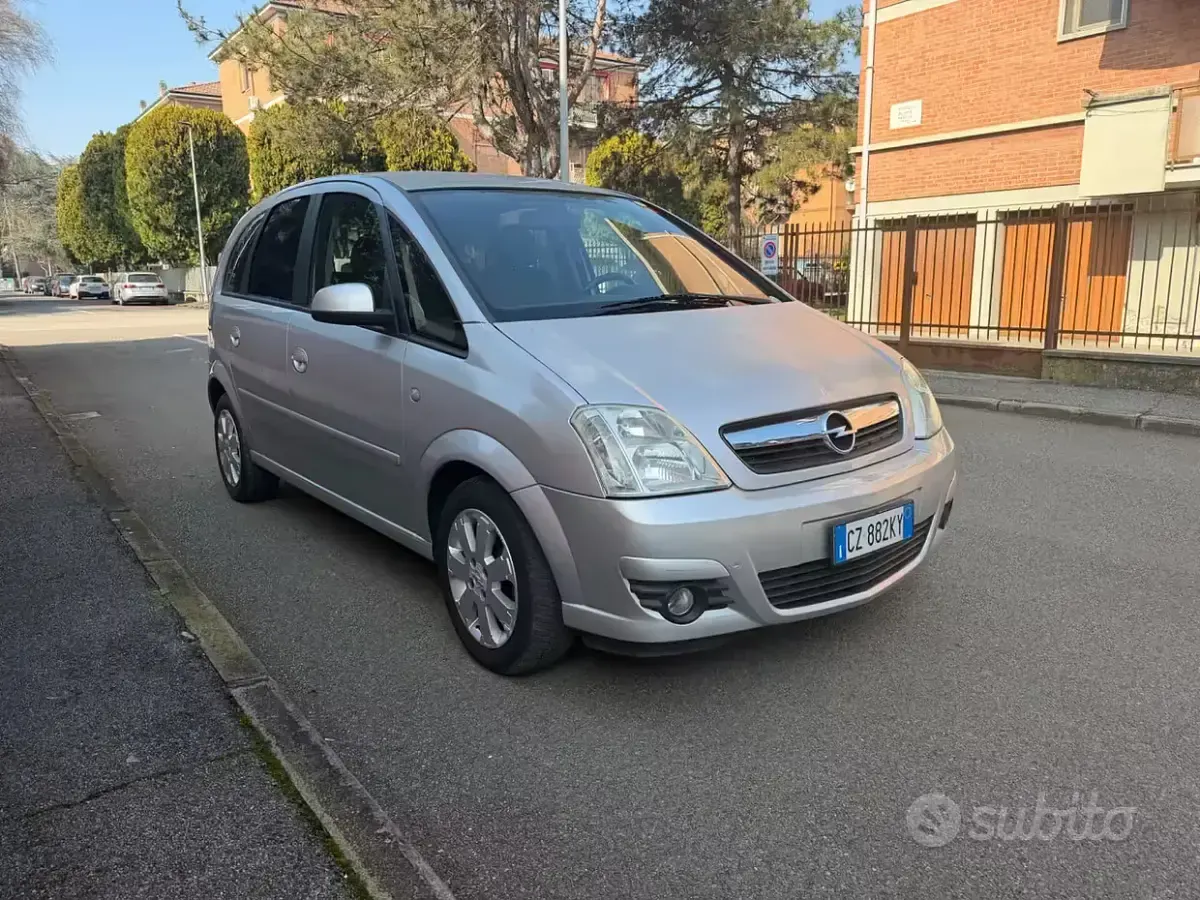 Usata Opel Meriva Cosmo 105 CV (77 kW) 2006 Grigio Monovolume