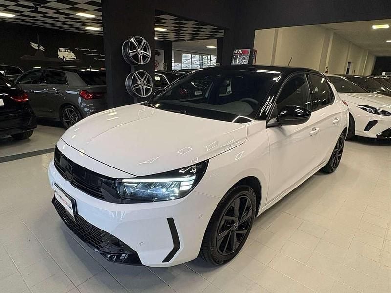 Usata Opel Corsa GS Line 101 CV (74 kW) 2025 Bianco metalizzato Utilitaria